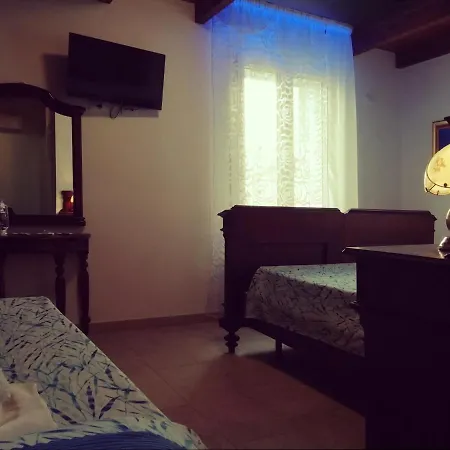 Le Mille E Notte קומאקיו